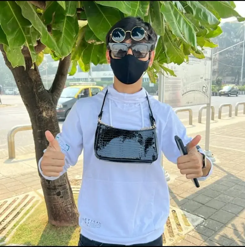 Darsh Modi on a street in Mumbai, wearing sunglasses and a mask